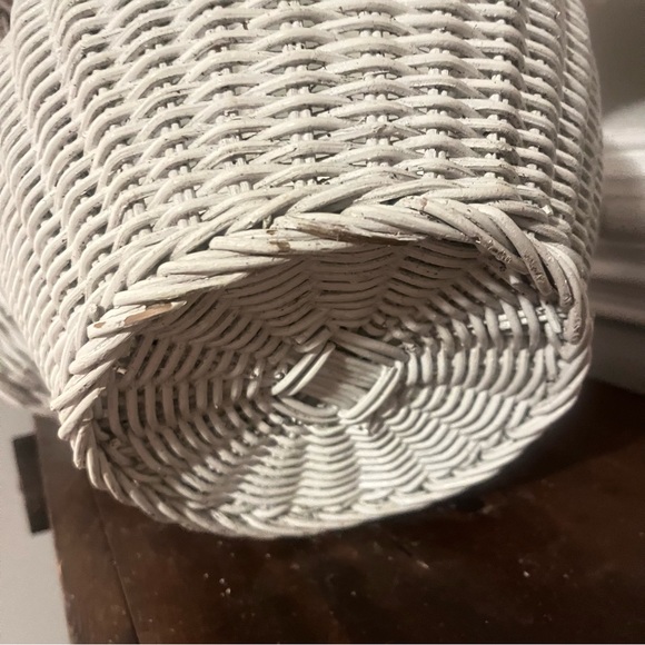 Vintage Wicker Wavy Ruffled Trompe L'Oeil Basket with Handle - Picture 6 of 9